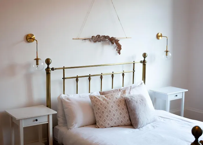 Oakshaw Apartment