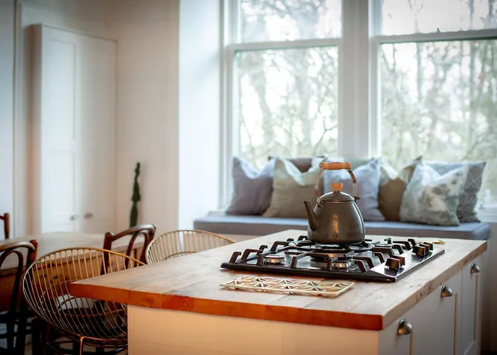 Oakshaw Apartment