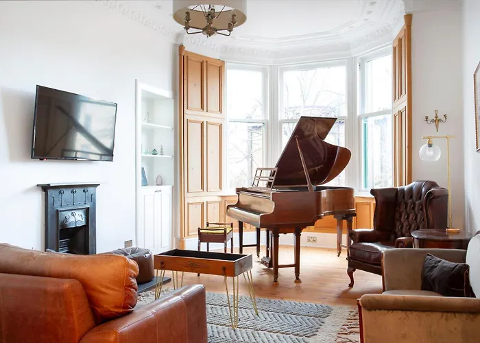 Oakshaw Apartment