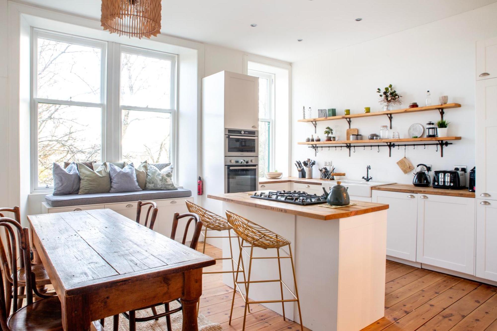 Oakshaw Apartment *